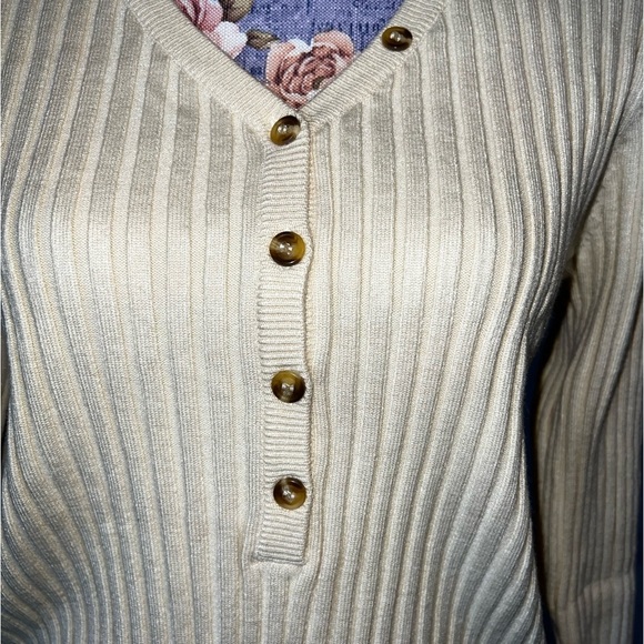 🛍️ Off White Button Sweater/ Knitted Top - Picture 4 of 4